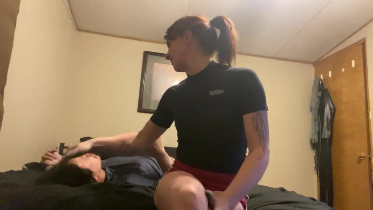 Amateur couple headscissors 2