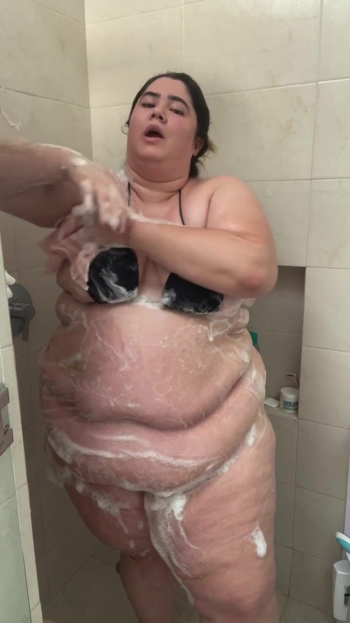 BBW Jazz taking a shower