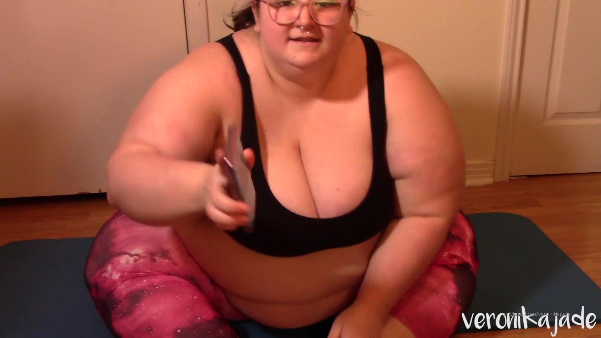 SSBBW Veronica Jade doing Exercise