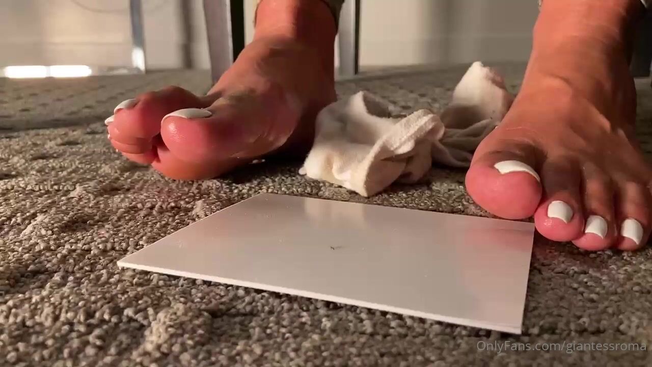 Roma sweaty foot crush