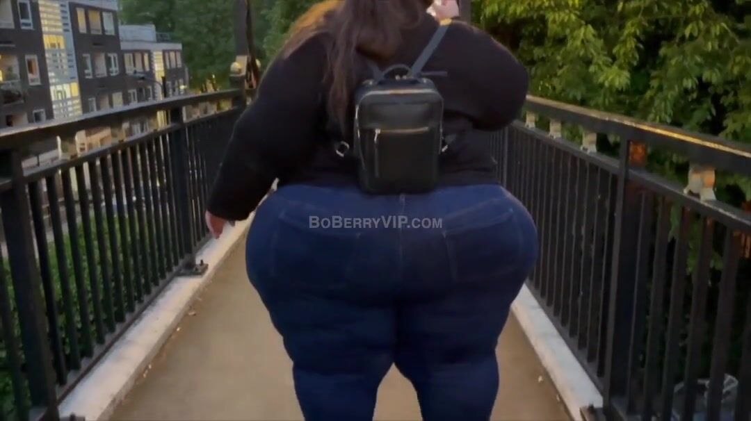 Ssbbw Boberry - Strolling Around