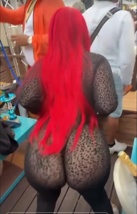 RED HAIR THICK FRENCH GIRL TWERKING AT PARTY - PEACHYBABY