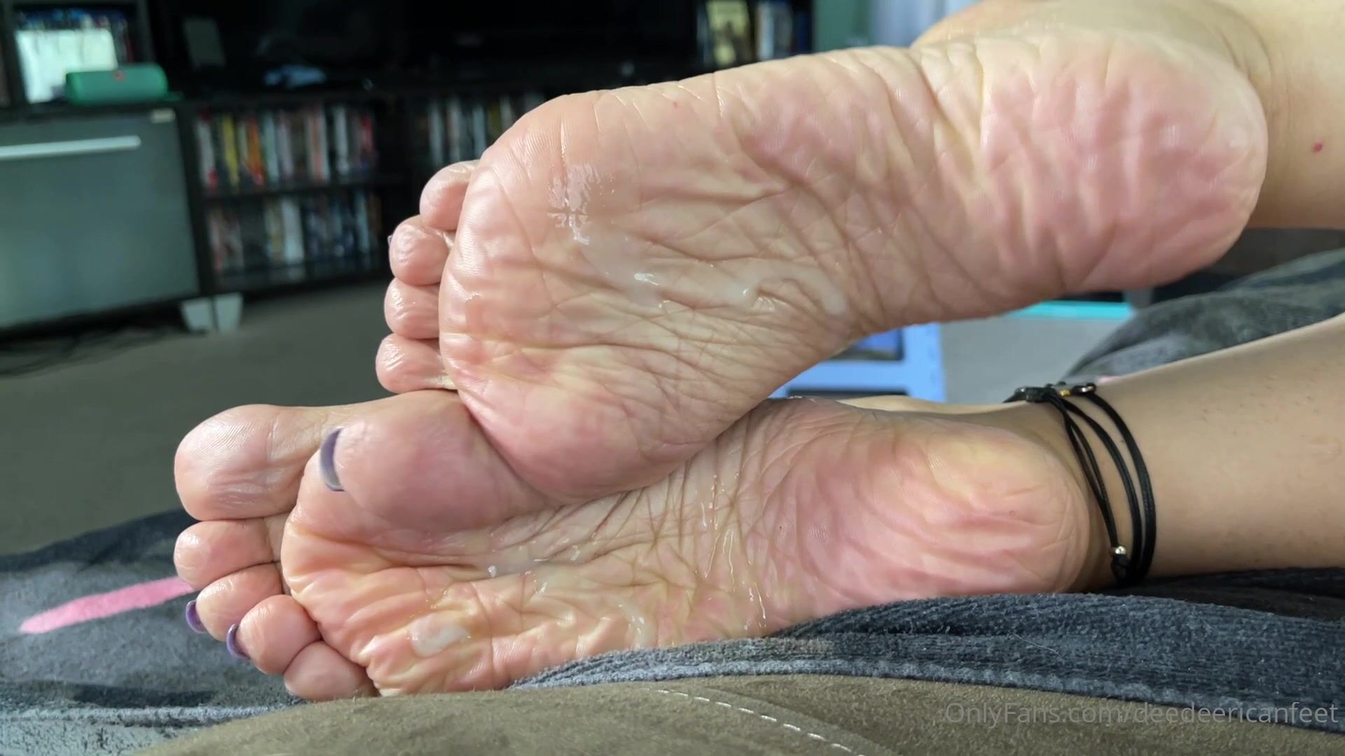 DeeDeeRican Cum on Sole