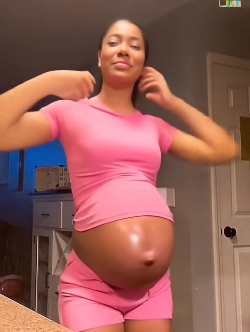 Sexy Pregnant belly rolls