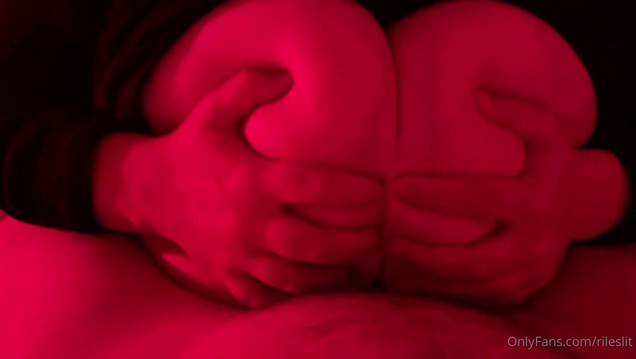 Rileslit Red Light Tittyfuck