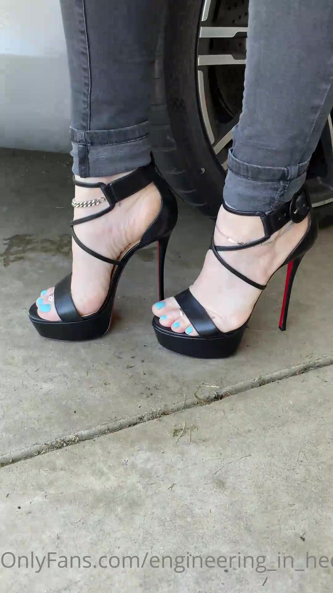 Engineering in_heels gotta show the blue toes off xxx onlyfans porn videos