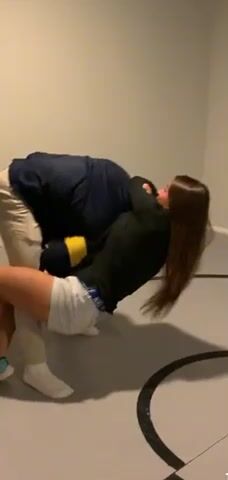 Girl choke guy with Rnc