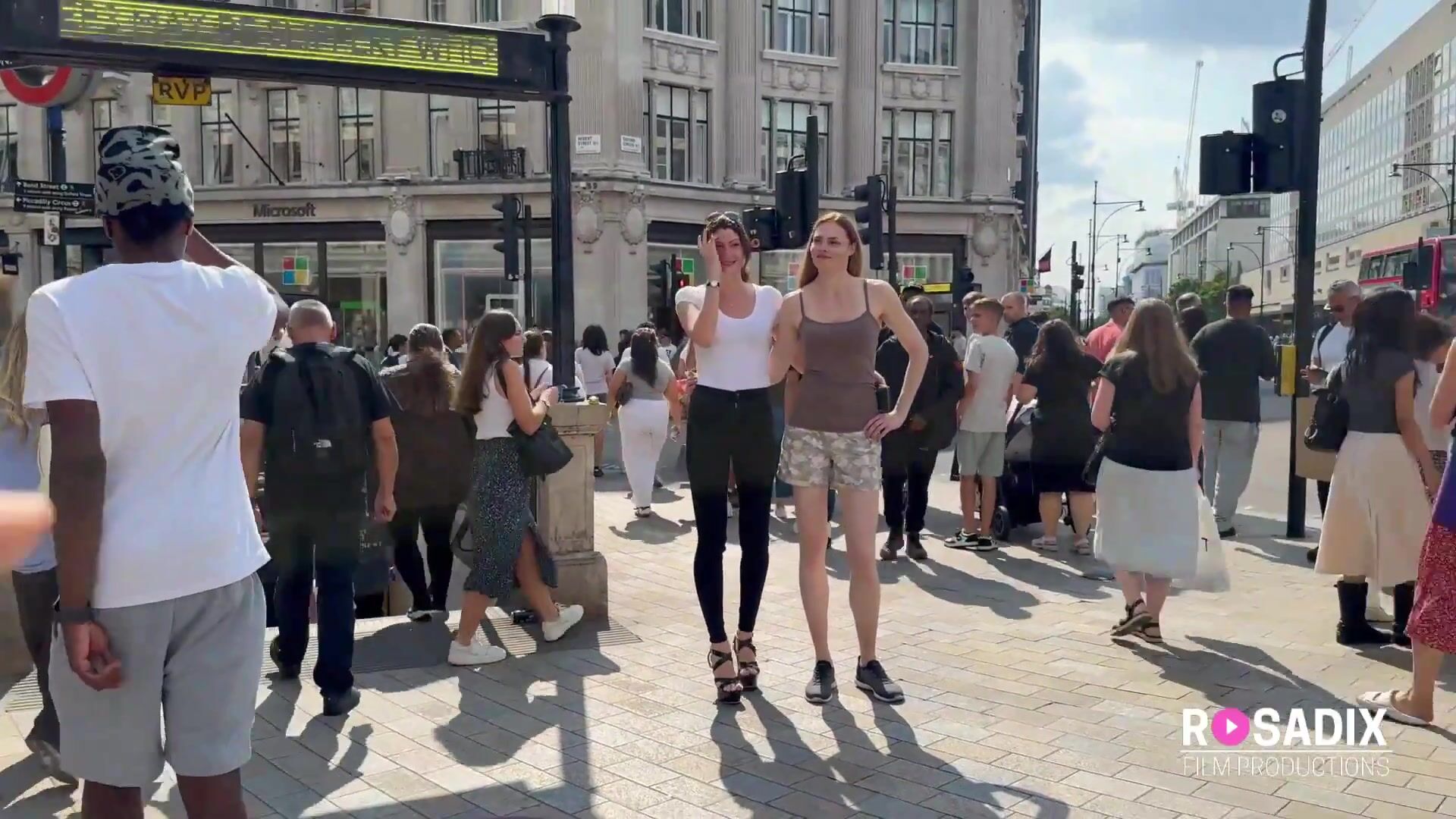 Rosadix Sophie (195cm) And Kim (191cm) 2 Giant Amazons In Public