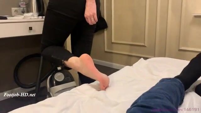 Room Maid Karma footjob