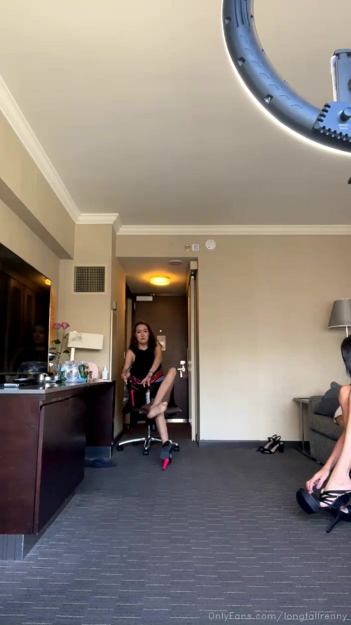 Tall Amazons Renny, Ekaterina, Savvy Hotel Room OF Stream