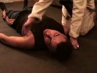 Gia triangle choke hold