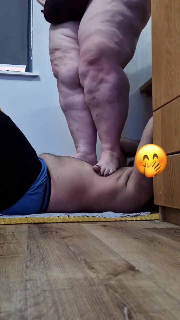 6ft tall 500lbs bbw jumping on chest