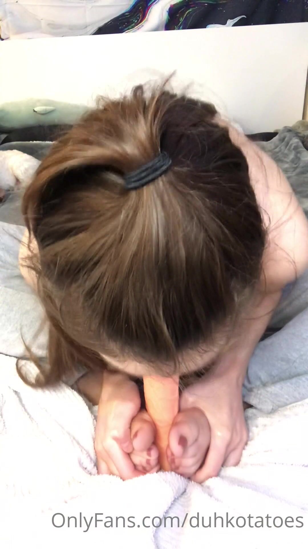 Dakotafade dildo blowfootjob