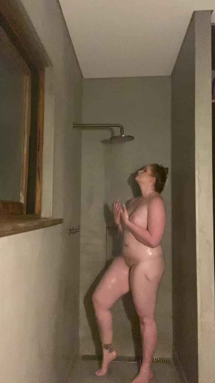 Rosierenee shower show