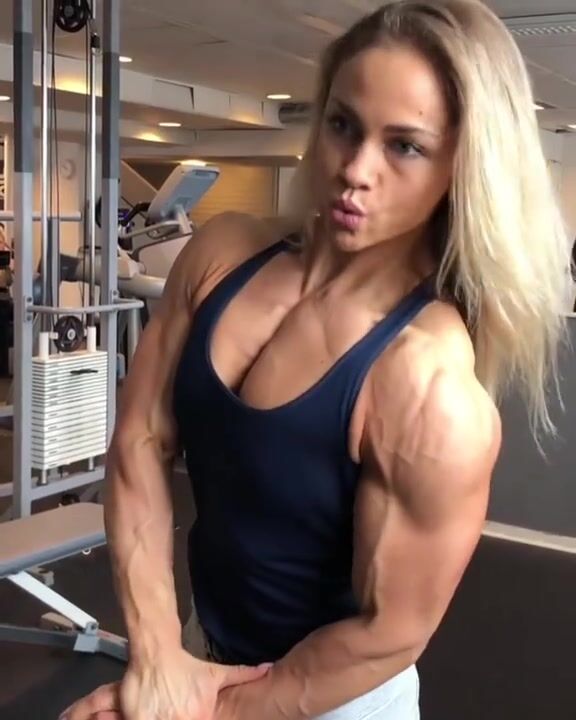 Angelica Enberg flexing