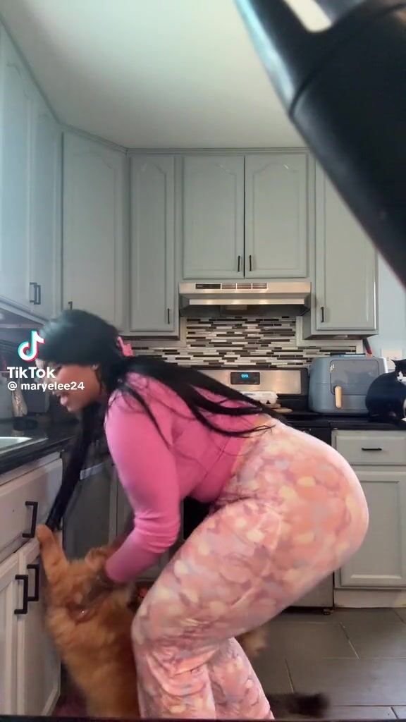 Tiktok girl big ass 2