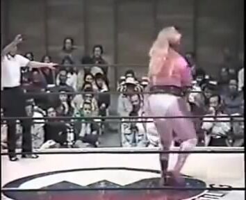 Big Pink wrestles small jap girl