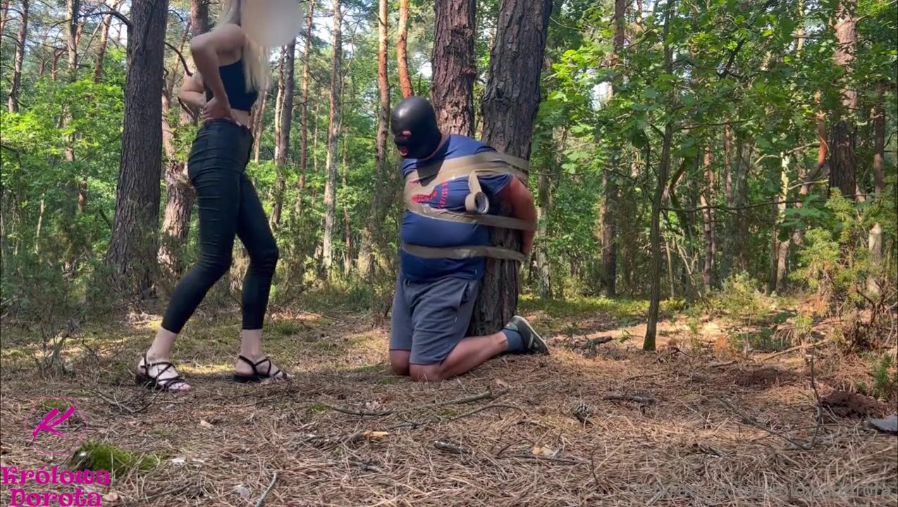 Domina Dorota - ballbusting in forest