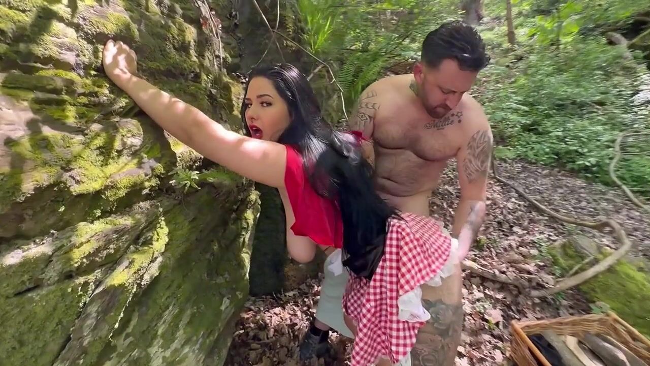 Q.G SEX IN THE JUNGLE OF