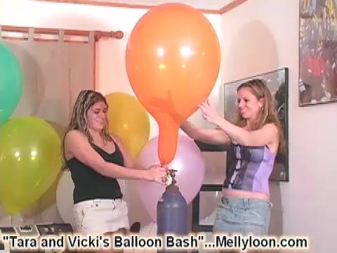 2 friend pump to pop balloon