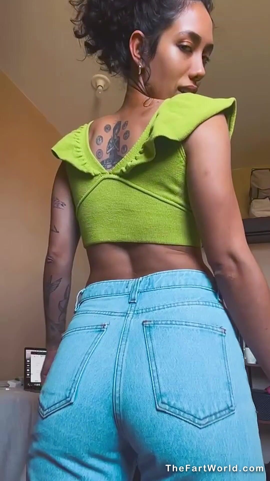 Serena With Some Wet Sounding Jeans Farts