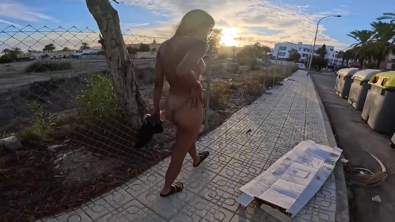 Daring Kiara nude walk