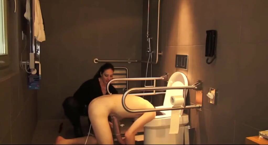 Ezada Sinn strapon for toilet cuck