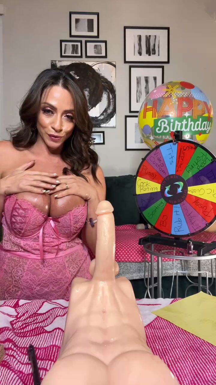 Ariella Ferrera goes live for her birthday