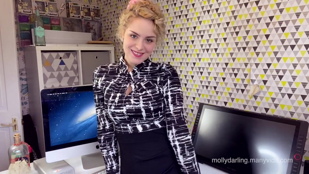 Molly Darling -- A secretary blackmailed and pissed on