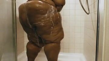 Extreme Smother Queenz Ssbbw shower and facesitting