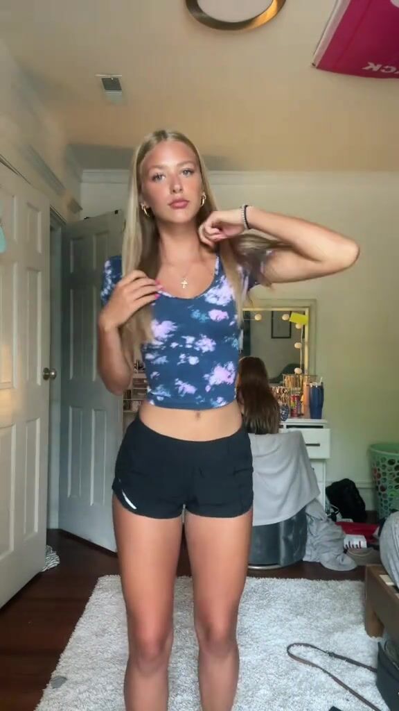 Unknown - Perfect blond "Do that shit right momma" on TikTok