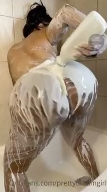 Golden doll milk shower