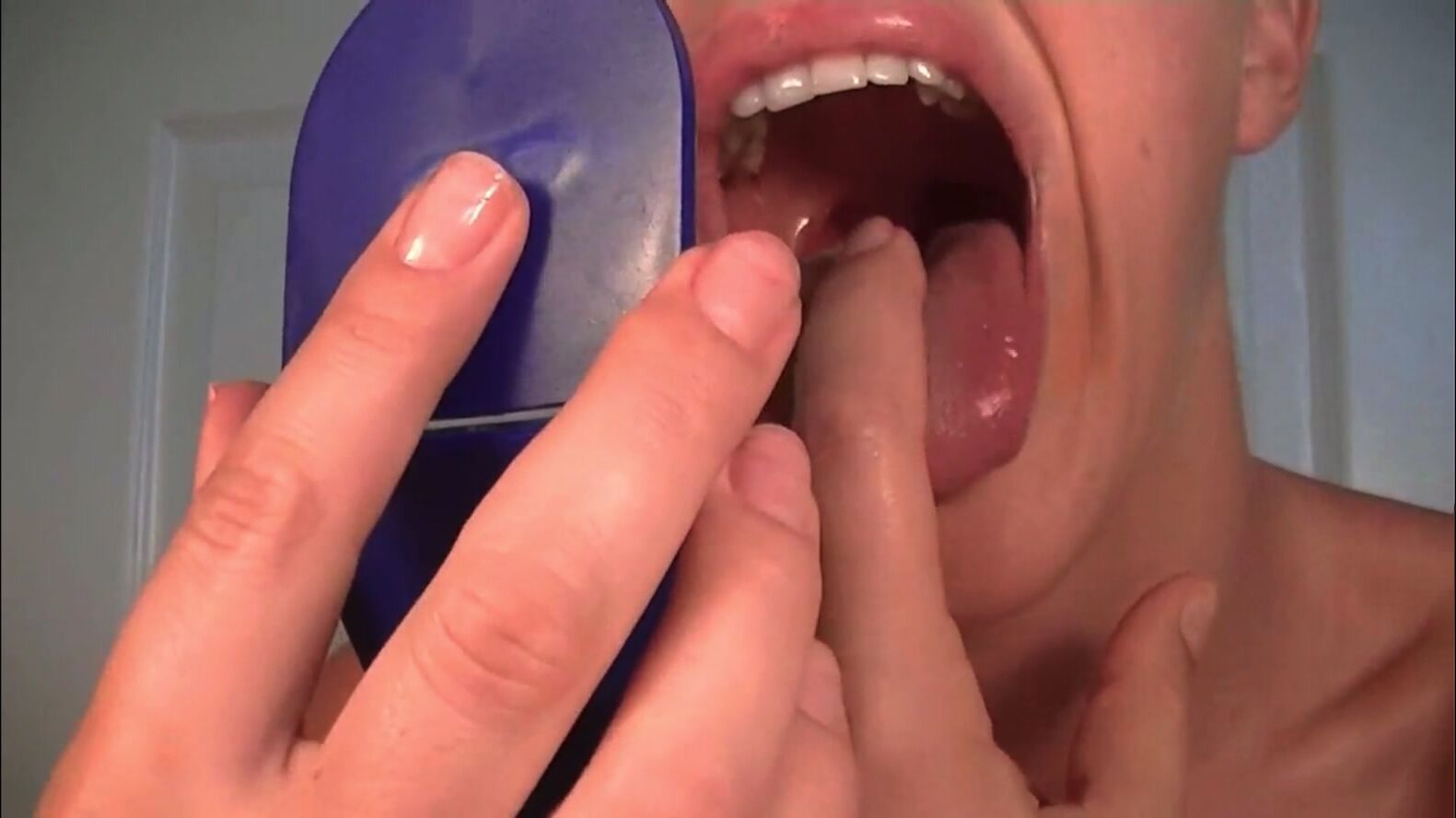 Vanessa long tongue gag