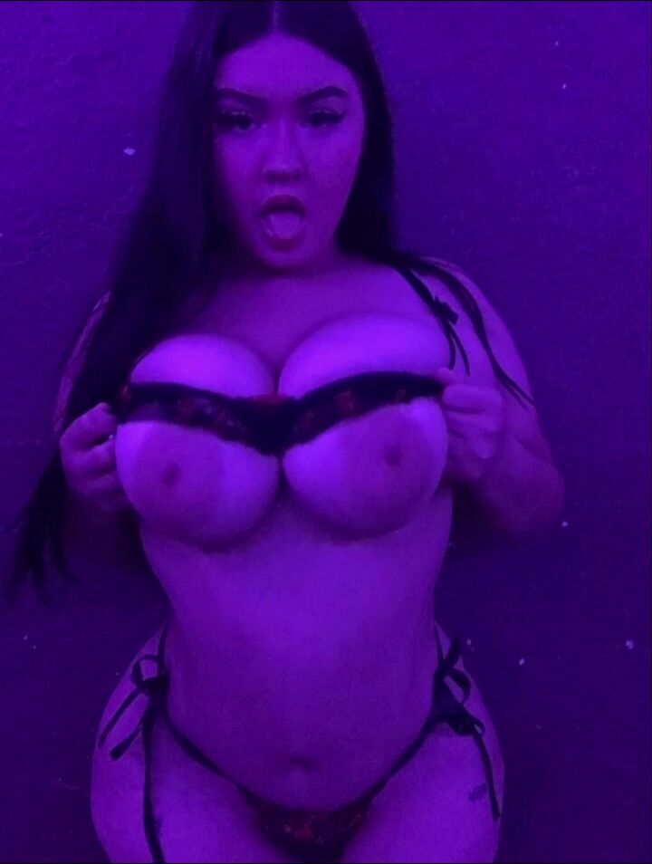 Sugaarkitty puta asquerosa con las tetas de fuera