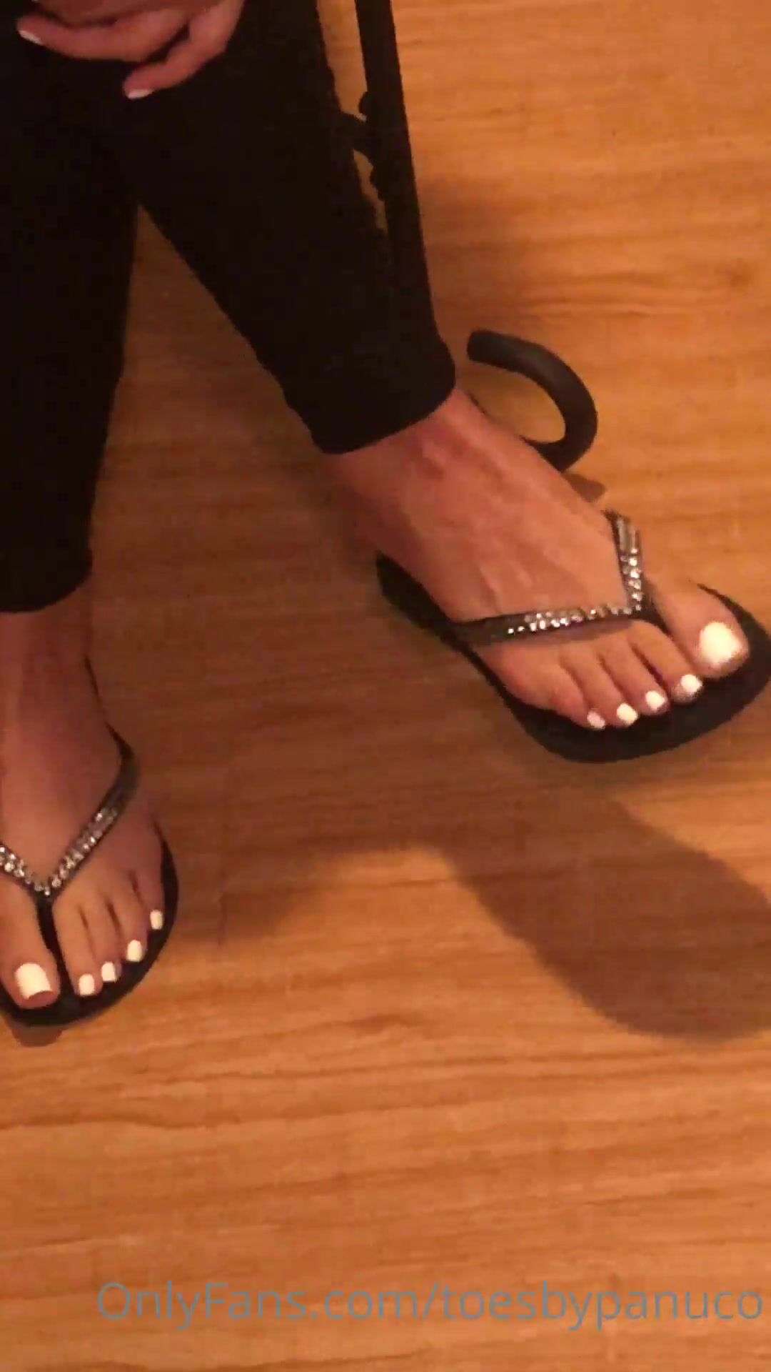 Toes Feet Porn - Tbp_special White Toes Foot Dangle xxx onlyfans porn