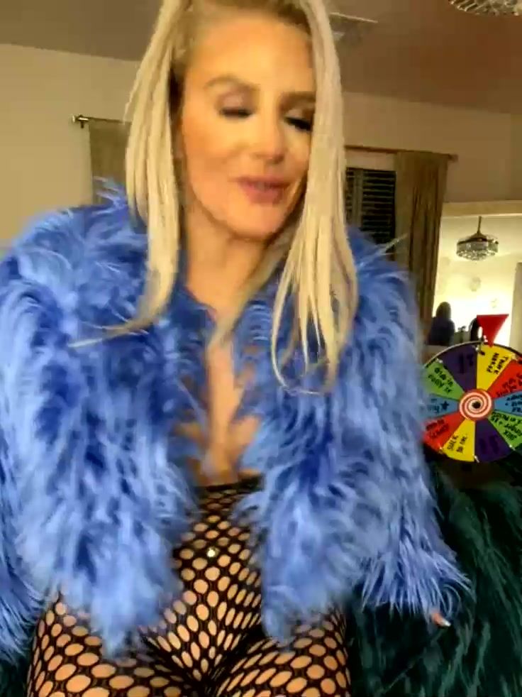 Feather Costume Porn - Linnymaee 08 12 2020 You all always ask me to go live You all always vote