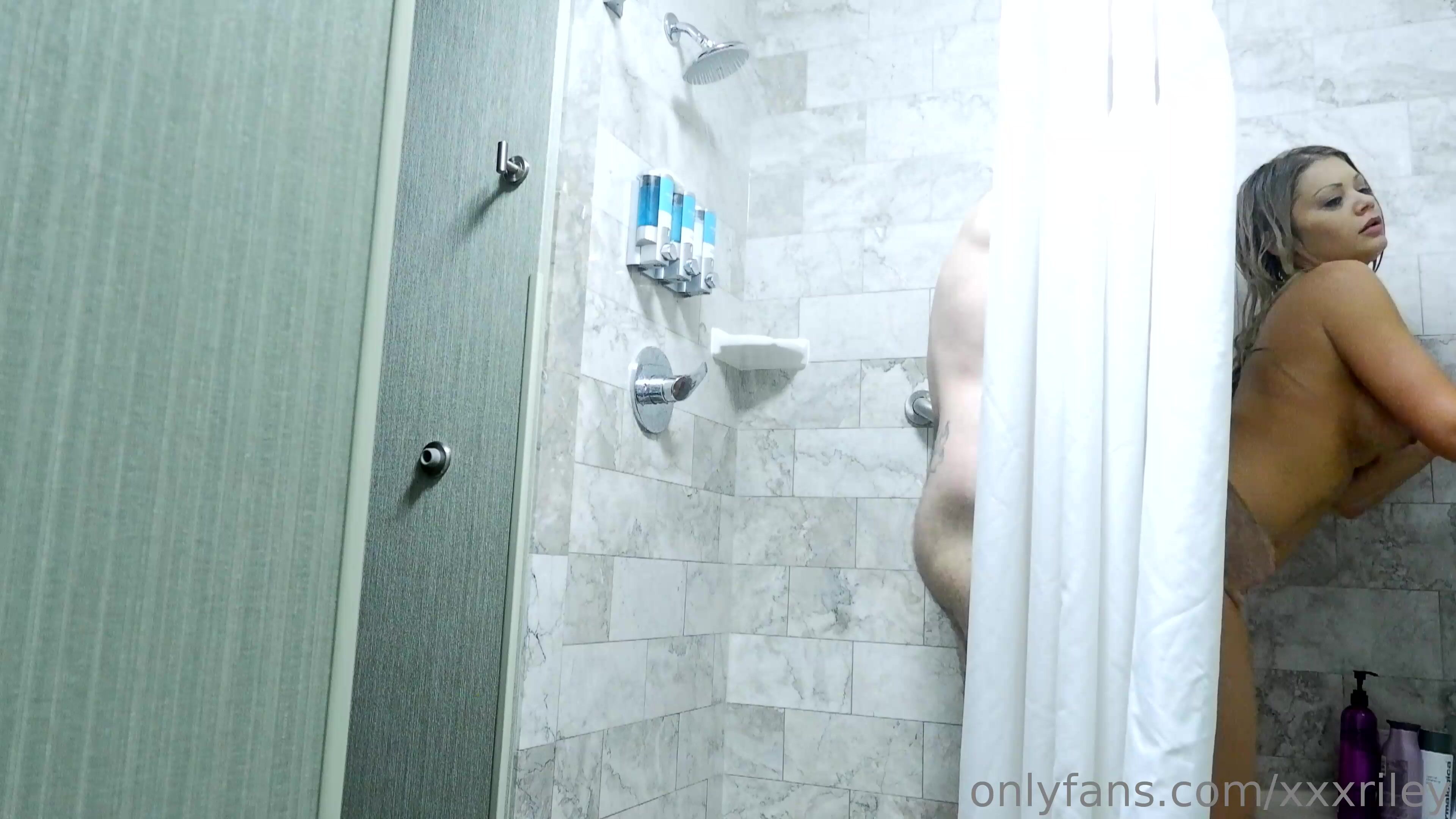 Xxxriley getting fucked in the shower this weekend xxx onlyfans porn