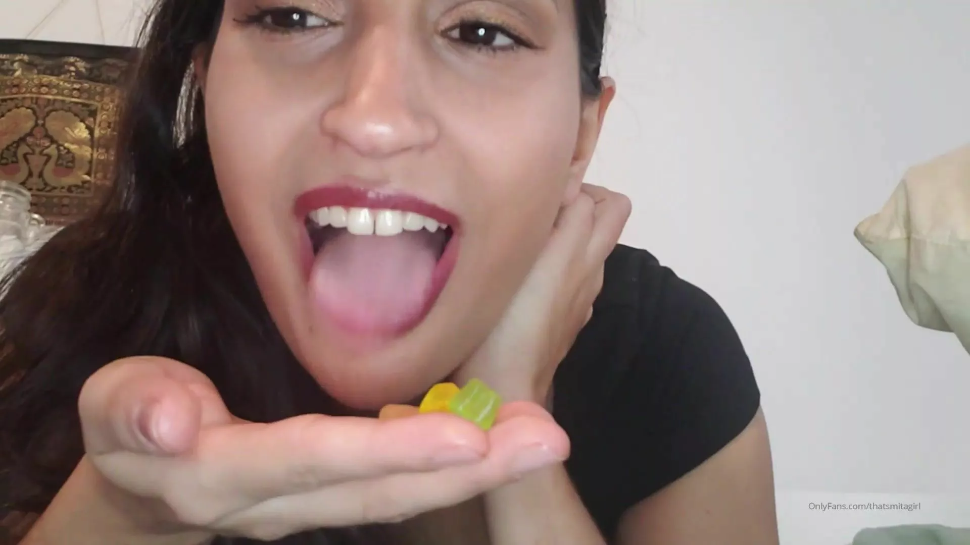 Thatdaddysgirl Tiny gummy bears next to my long giant tongue xxx onlyfans  porn