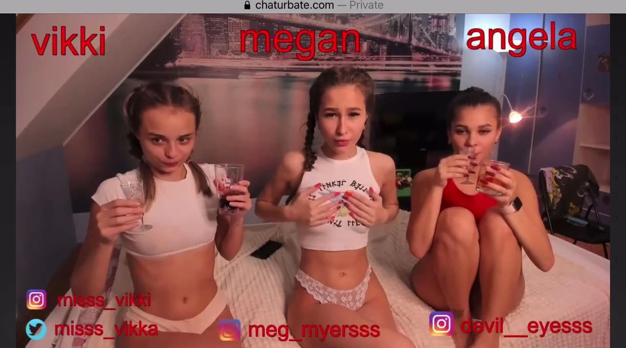 Misss_vikki ggg Megan and Angela pussies out