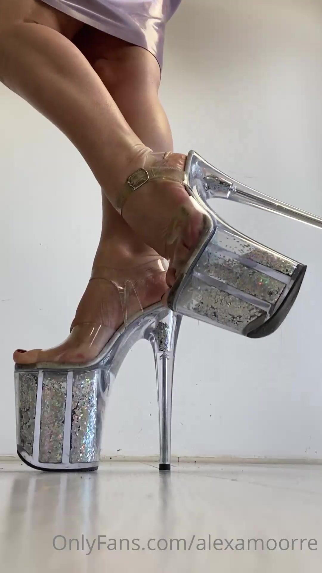 Alexamoorre feetfriday glitter heels onlyfans leaked video