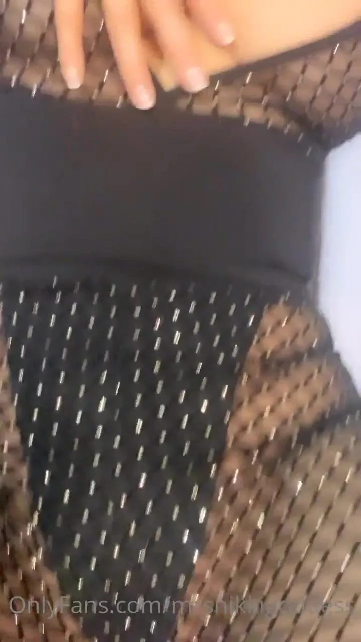 Mrsnikkigoddess â VIP danceâ entertaining you w/ a stool dance w/ a sexy  see thru fabric