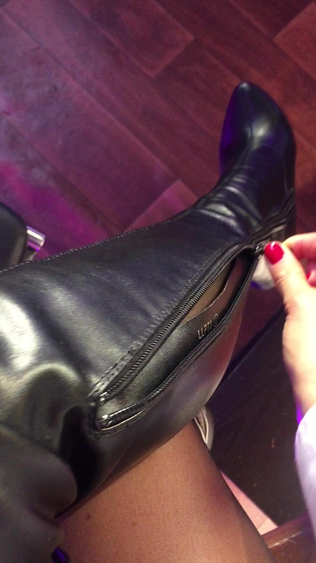 Boot Porn - Missellajolie Finally got to get those sweaty boots off xxx onlyfans porn  video