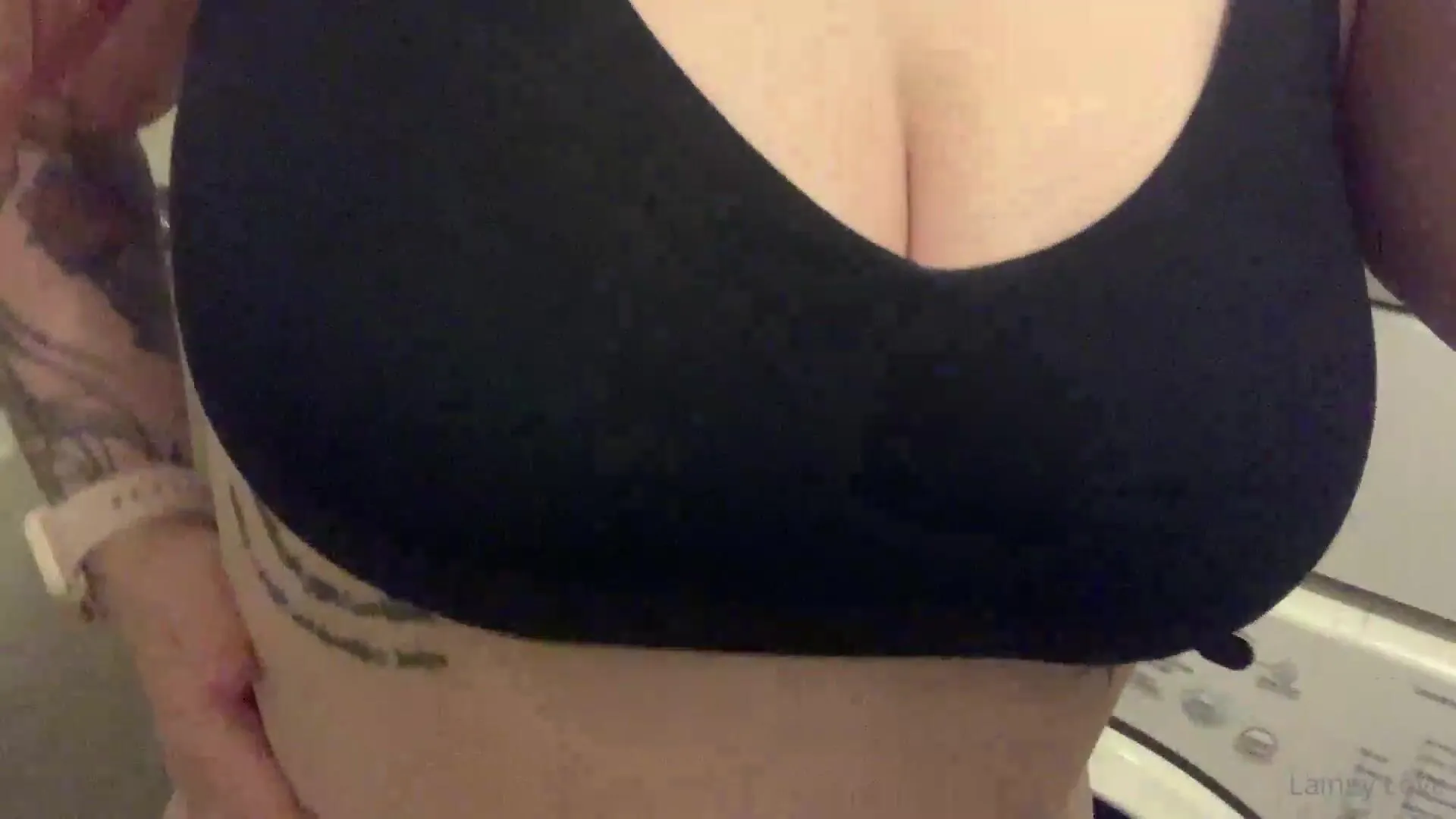 Laineylove big bouncing boobies xxx onlyfans porn videos