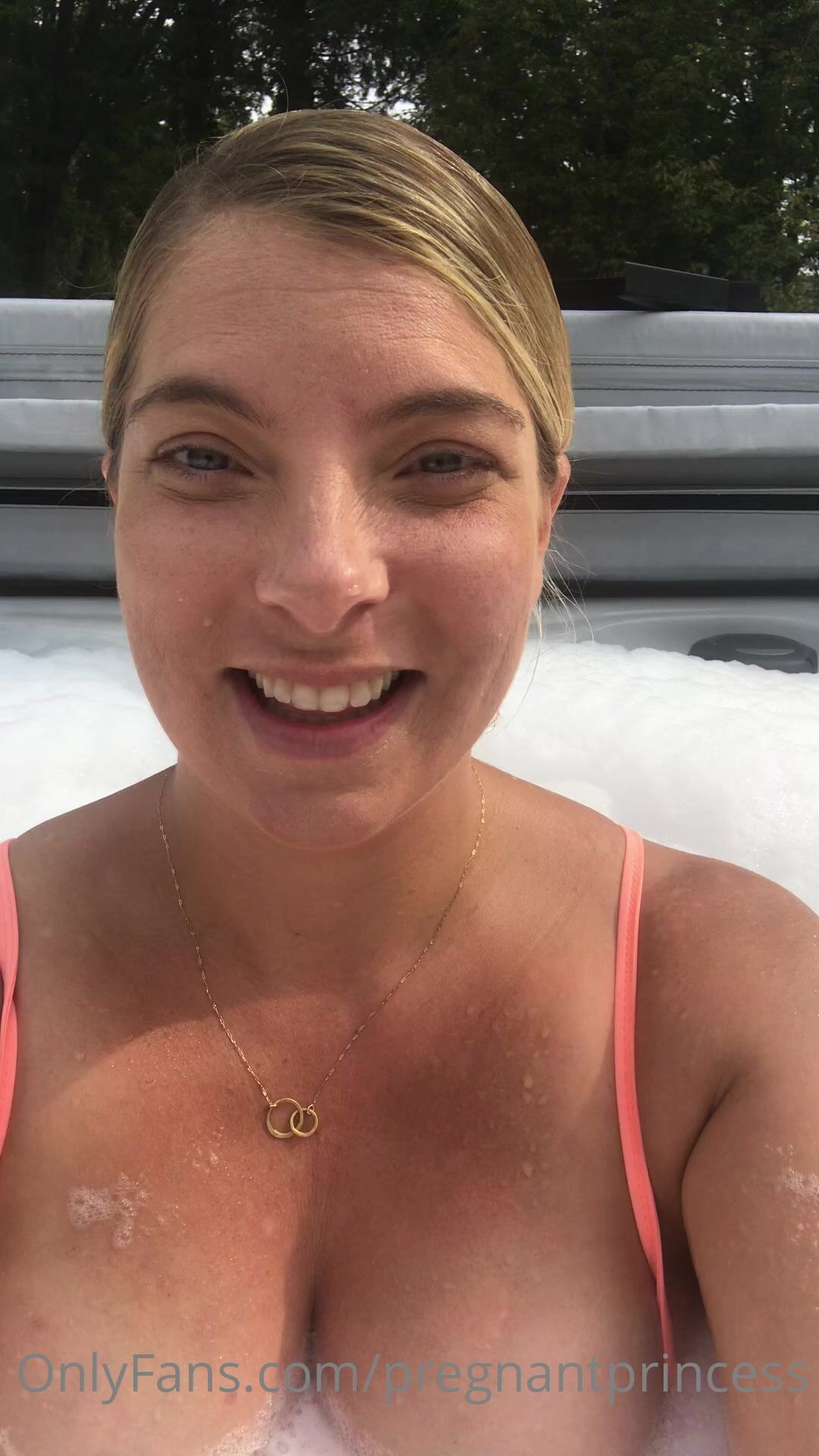 Pregnantprincess Hot tub & tits out Happy Friday xxx onlyfans porn videos