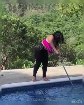 Dominican poison cleaning pool