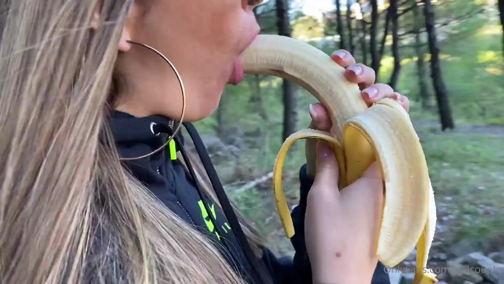 Evilcouple full banana sucking in public video for my best fans thanks to  everyone who support