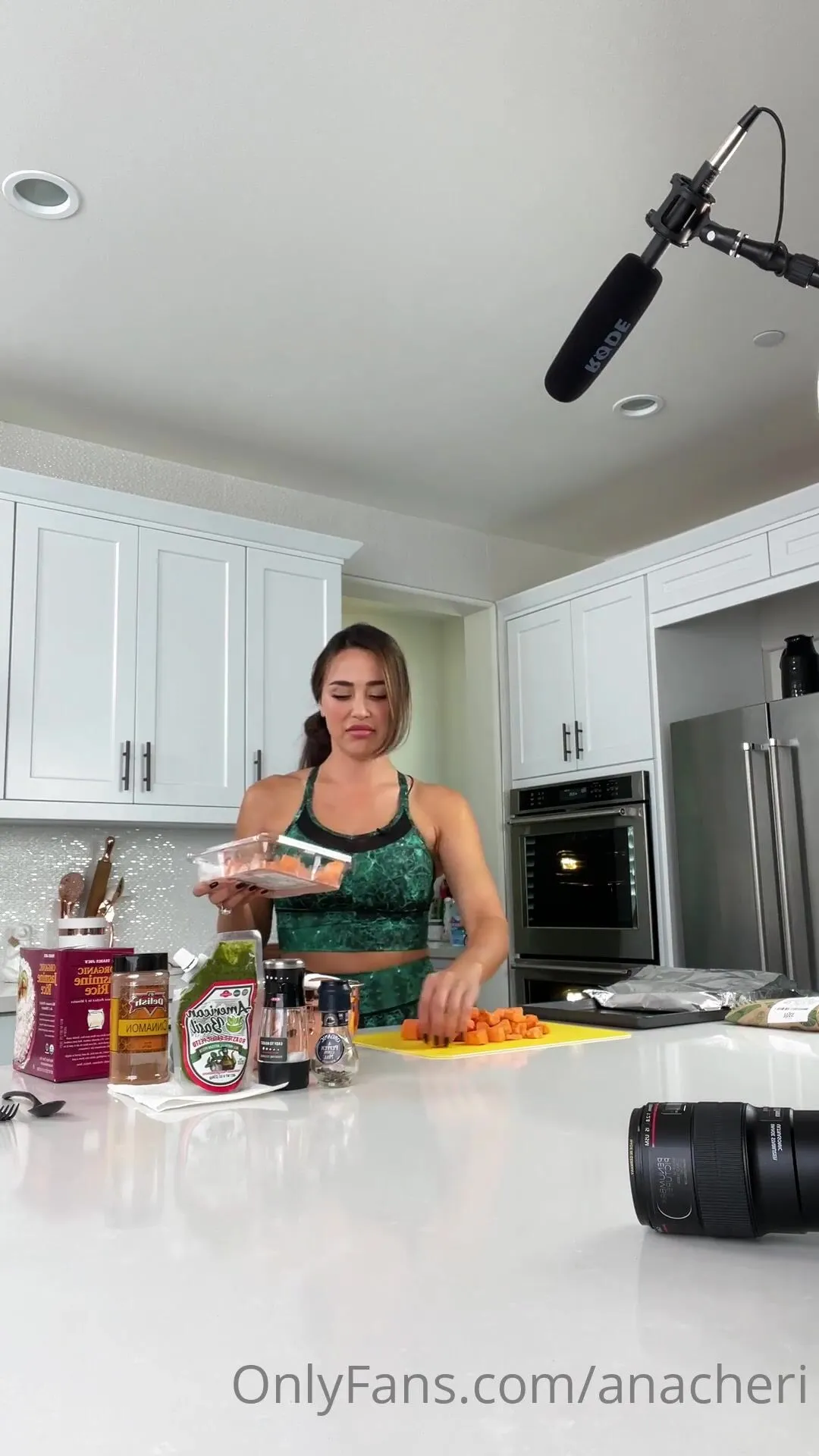 Anacheri just in time for lunch sneak peek bts of my ig tv series get fit