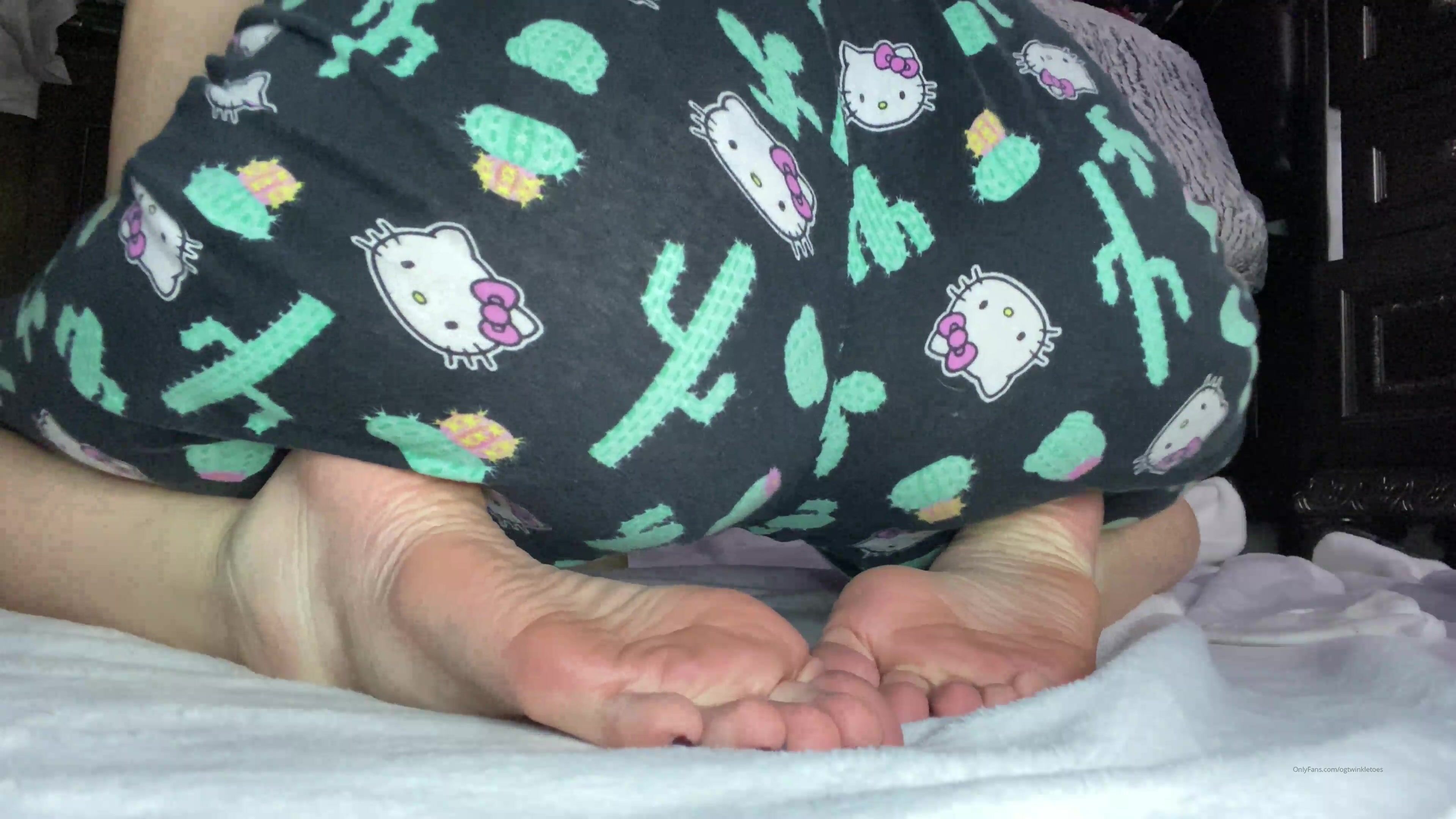 Waifufeetmilk hello kitty spit onlyfans porn video xxx