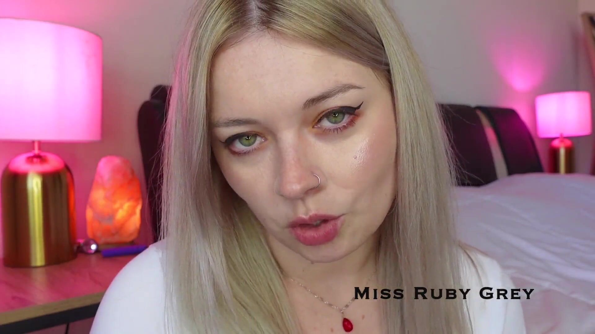 Miss ruby grey premety