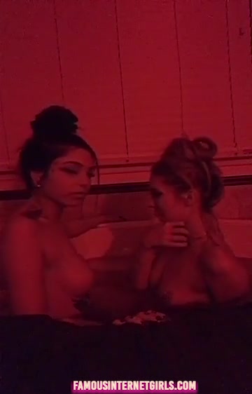 360px x 562px - TAYLOR WHITE Lesbian Videos Snapchat Leak XXX Premium Porn